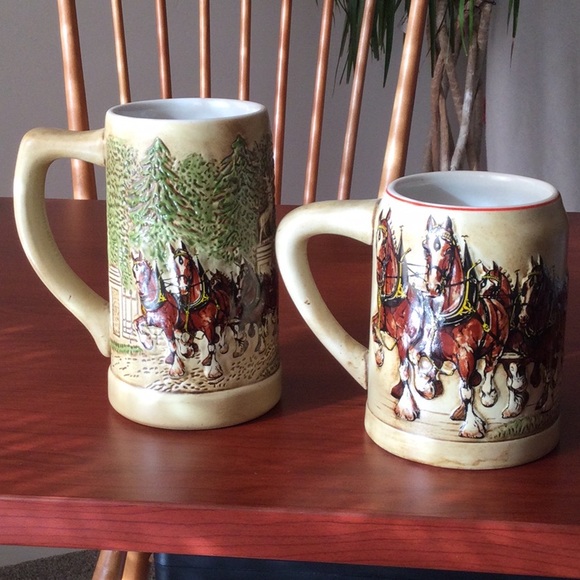 -🤪 2 Budweiser Holiday Steins - Picture 4 of 6